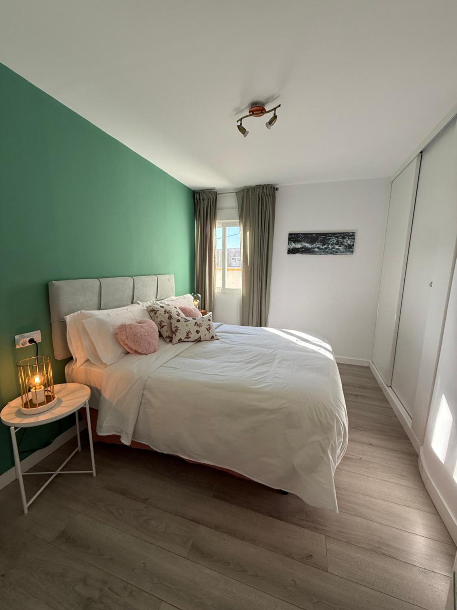 Ferienwohnung Petite Penthouse With The Sunniest Terrace In Valencia Exterior foto